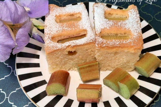 Letni deser – ciasto z rabarbarem prosto z ogrodu