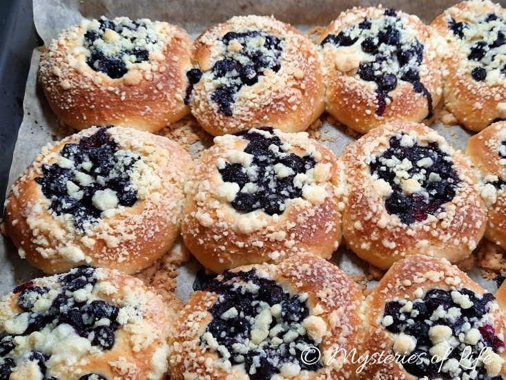 Domowe drożdżówki z borówkami - przepis